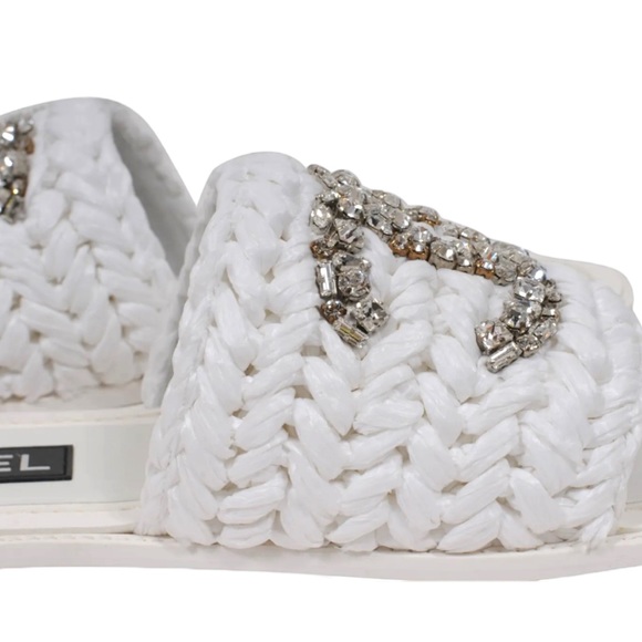 🆕 Chanel Logo Sandals White Raffia Crystal Strass Flats Flip Flop mules - Picture 8 of 11